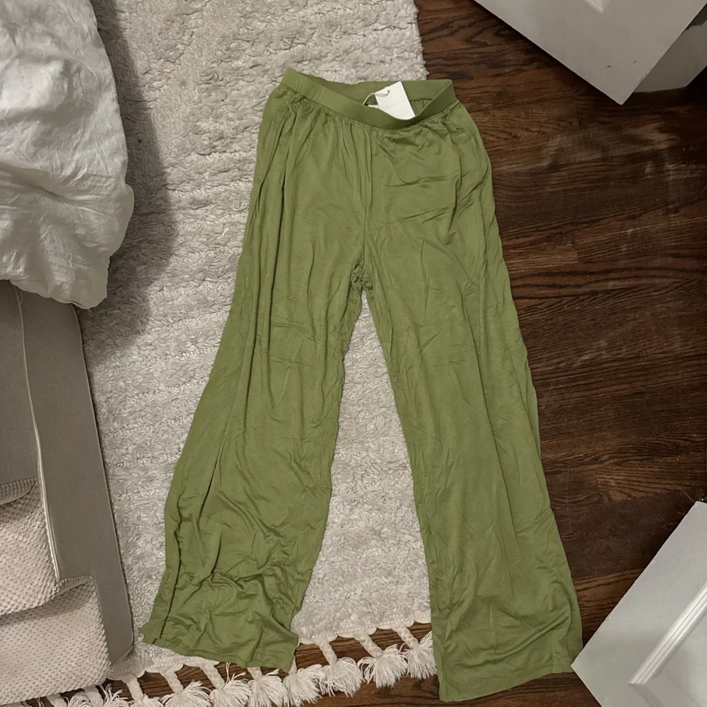Brand new green lounge bottoms. Super comfy and flattering. - Picture 1 of 2